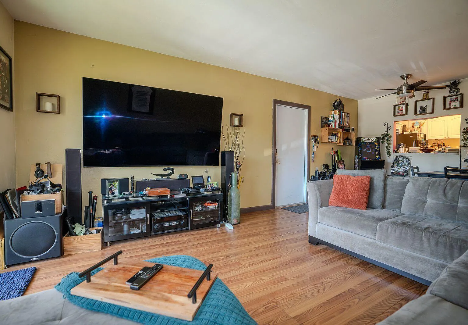 1 bed, 1.0 bath, 758 sqft, $2,100 — Photo 2