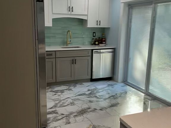 5th image of 2448 Cesery Blvd
