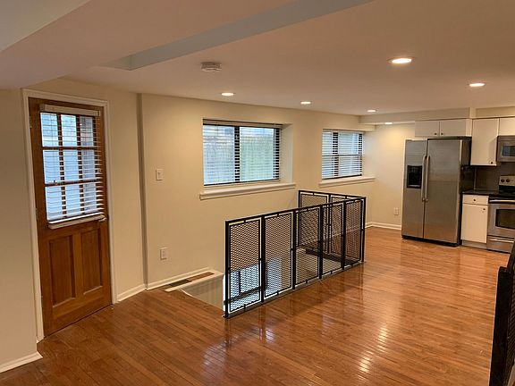 3rd image of 2216 Lombard St APT 3