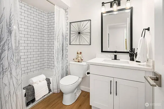 4 bed, 2.5 bath, 2150 sqft, $4,700 — Photo 3