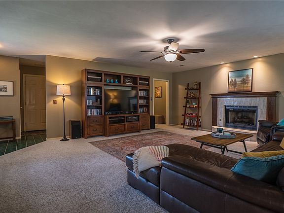 3rd image of 224 Center Dr