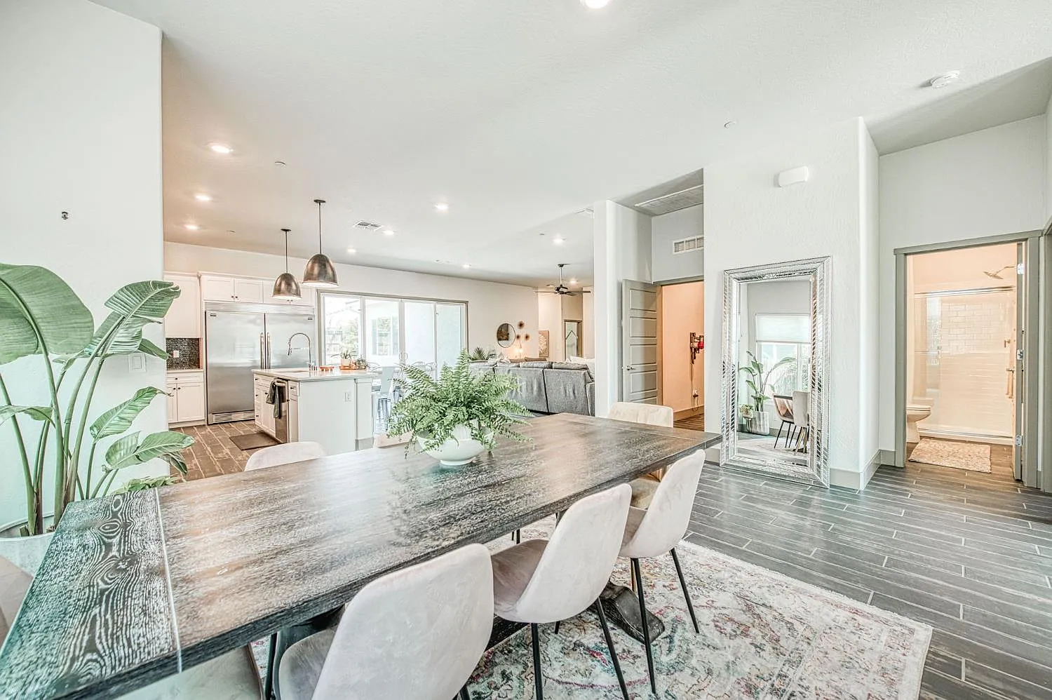4 bed, 2376 sqft, $3,000 — Photo 3