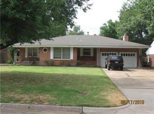 1820 Drakestone Ave, Nichols Hills, OK 73120