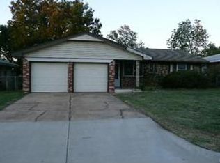 117 SW 12th St, Moore, OK 73160