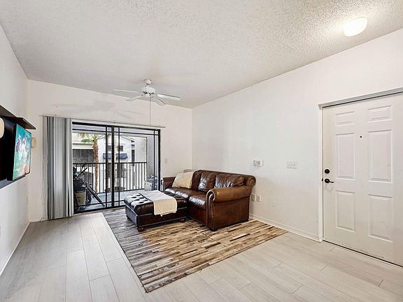 5th image of 3021 Alcazar Place #308