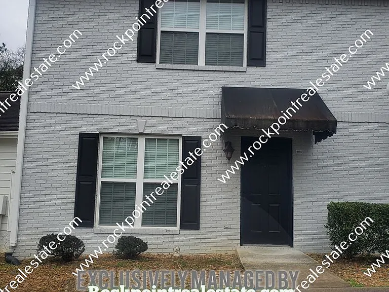 1130 Maple Tree Ln — Photo 2