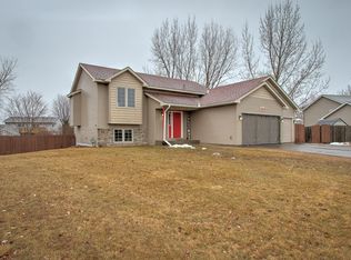 1563 Plum Creek Dr SE, Cambridge, MN 55008