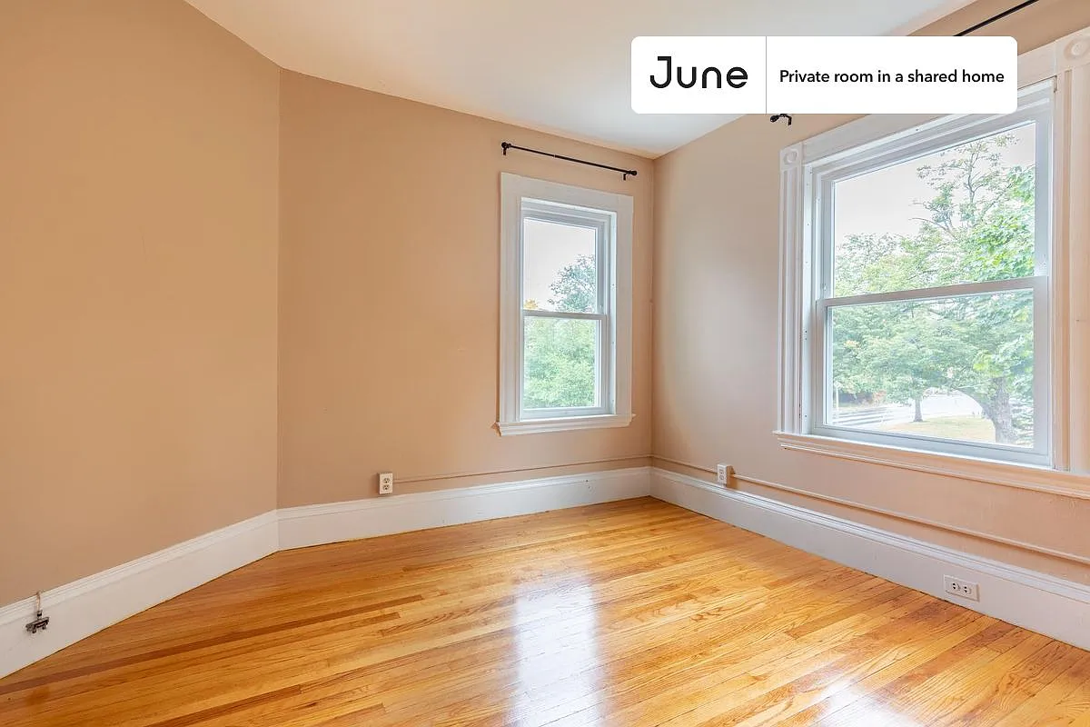 Building Photo - 2 Sparhawk St #D