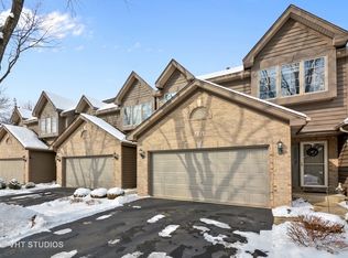 834 Millcreek Cir, Elgin, IL 60123