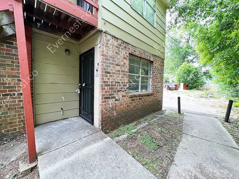 1st image of 1112 4th Ave W APT B