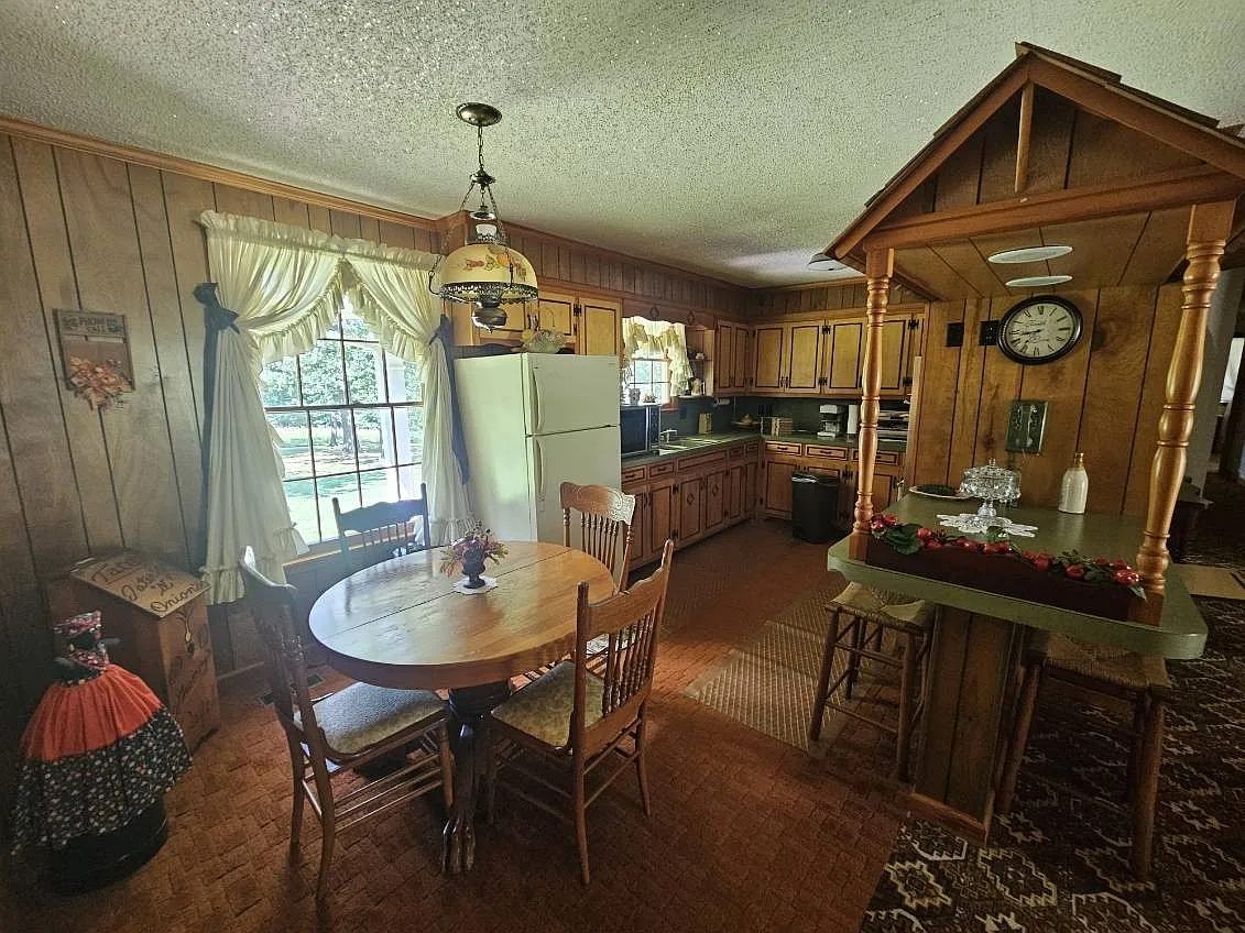 3 bed, 2156 sqft, $1,895 — Photo 4