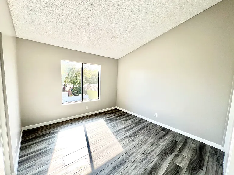 2211 Cedar Ave #302 — Photo 12