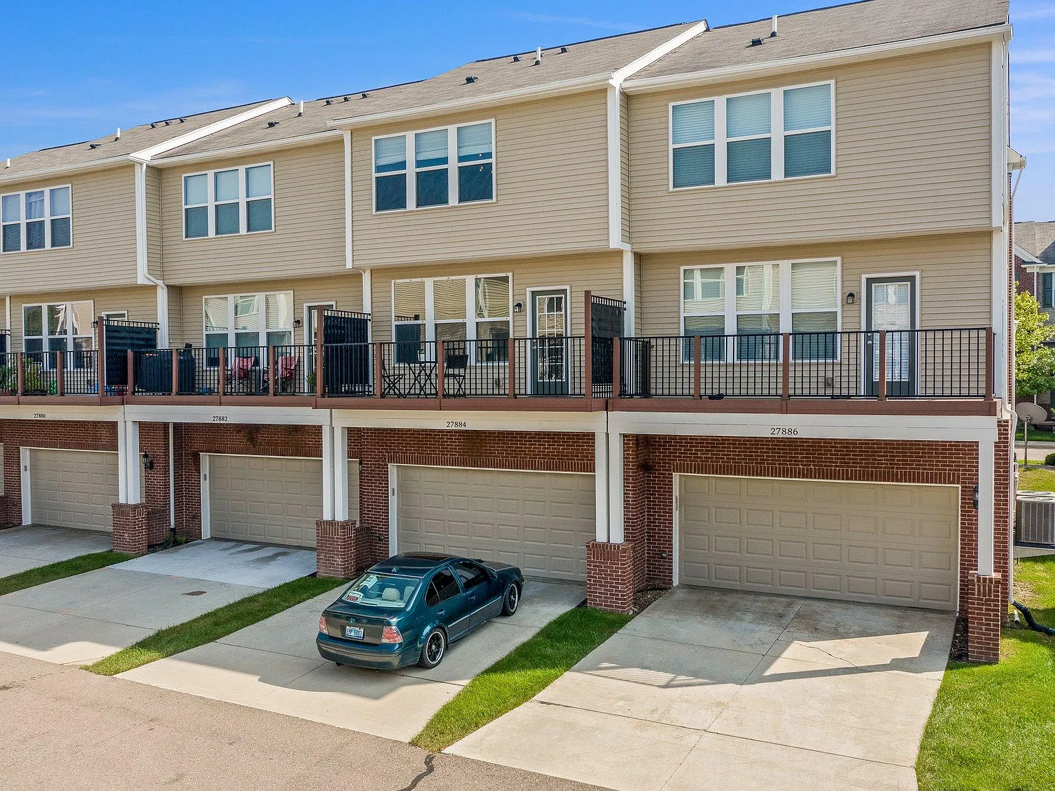 2 bed, 1500 sqft, $2,400 — Photo 4