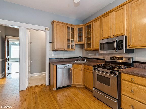 5th image of 2630 N Albany Ave #1