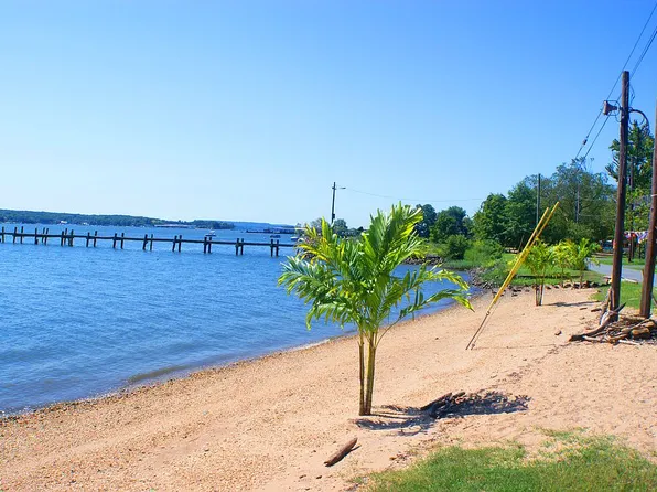 21 Shore Dr, North East, MD 21901