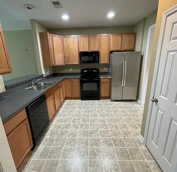 713 Hemingway Cir — Photo 9