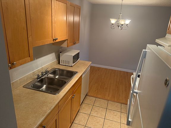 3rd image of 11224 116th St NW #102