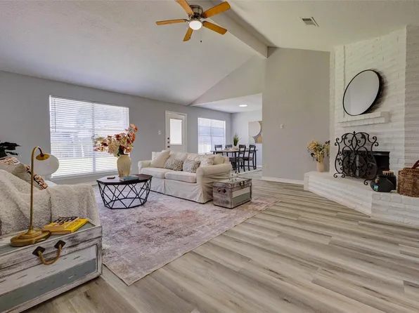 7006 Pickett Dr, Richmond, TX 77469