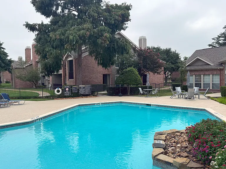 Indian Creek Apartments — Photo 1