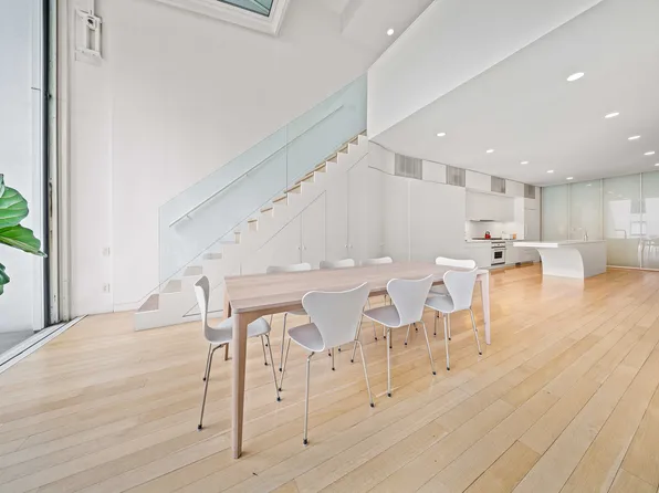 524 West 19th Street image 5 of 13