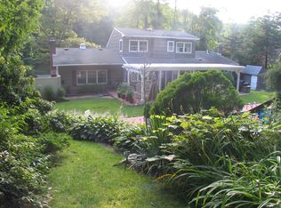 205 Bread And Cheese Hollow Rd, Northport, NY 11768