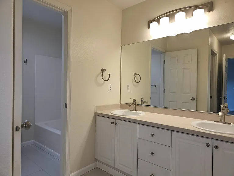 Master Bedroom Bathroom