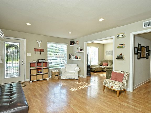 4th image of 4904 Westfield Dr