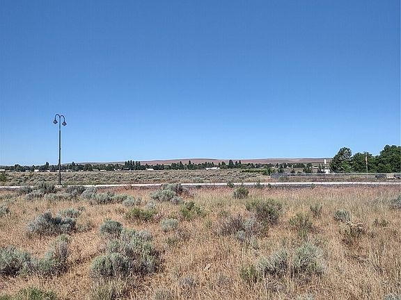 4th image of 718 S Division