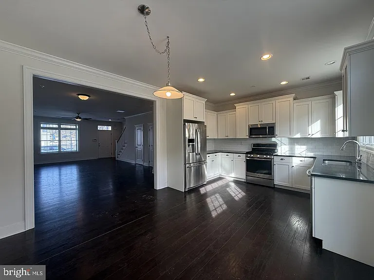 602 D St — Photo 15