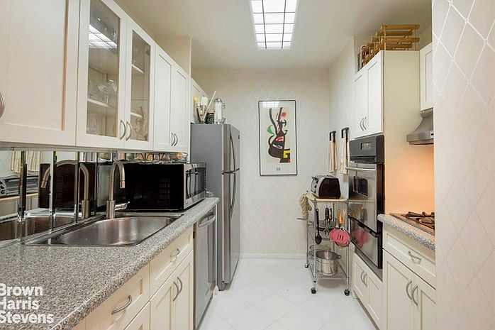 2nd image of 333 E 69th St APT 4A