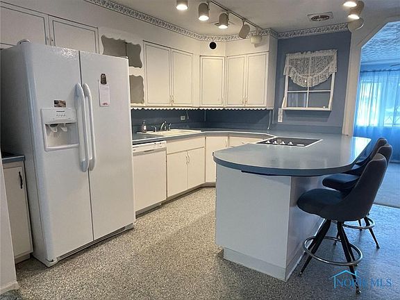 3rd image of 2127 Maryland Pl