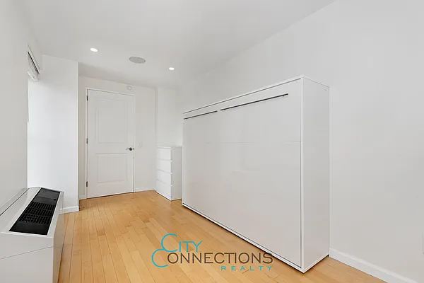 Rented by City Connections Realty | media 8