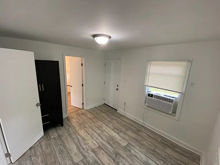 618 N 77th Ave #610 — Photo 8