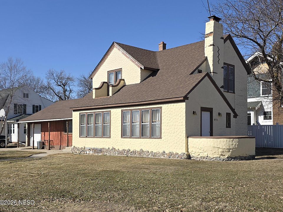 1st image of 803 W 1st St