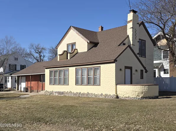 803 W 1st St, Webster, SD 57274
