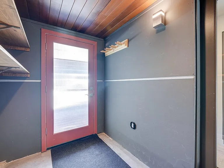 3835 Gilman Ave W — Photo 32