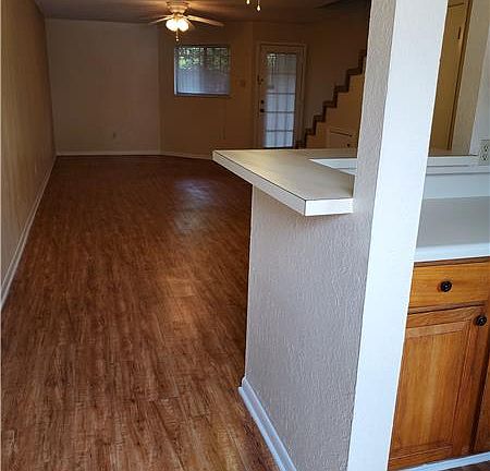 3rd image of 916 Speight Ave