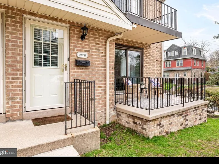 312 Windsor Ave #B — Photo 12