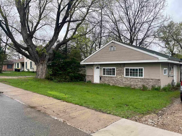 267 E Oak St, Harrison, MI 48625