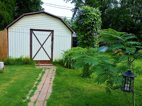12x16 back building