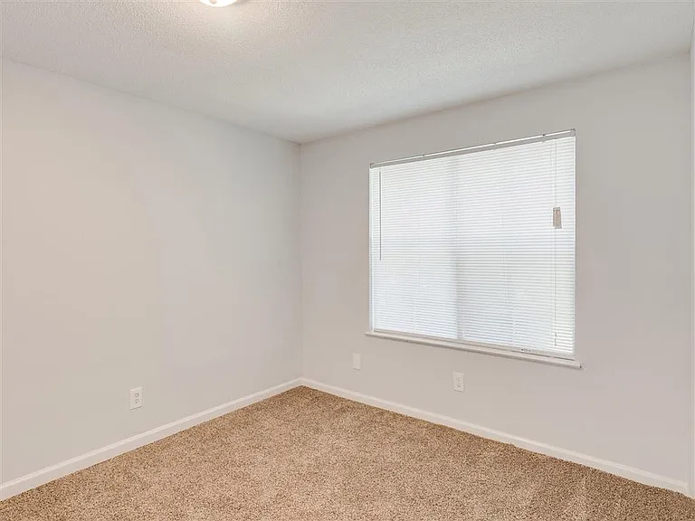The Hub at 934 Apartments — Photo 12