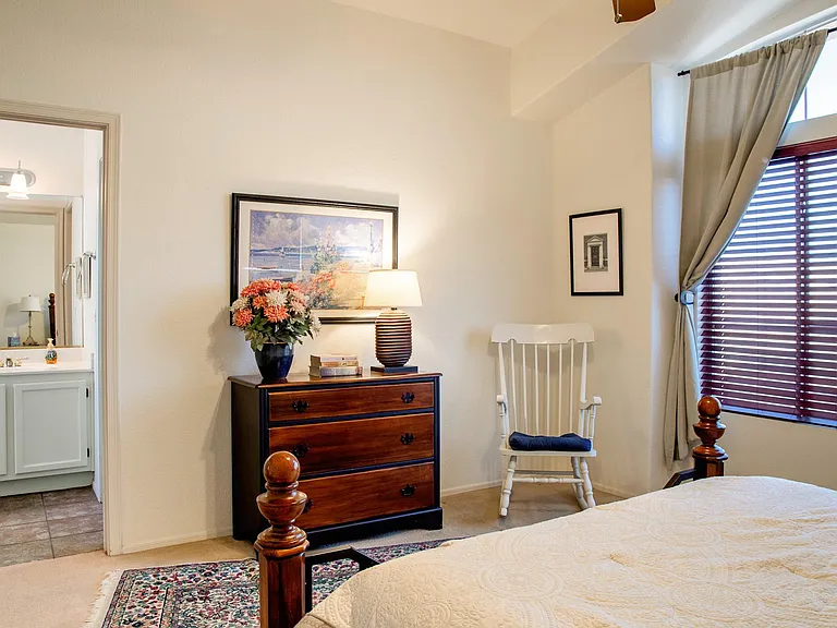 1136 E Hiddenview Dr — Photo 18