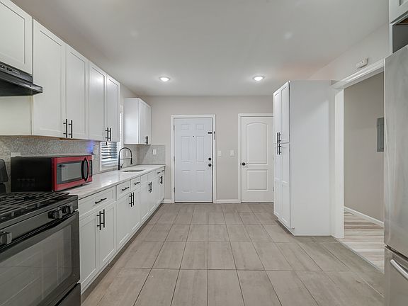 4th image of 259 N Center St #1