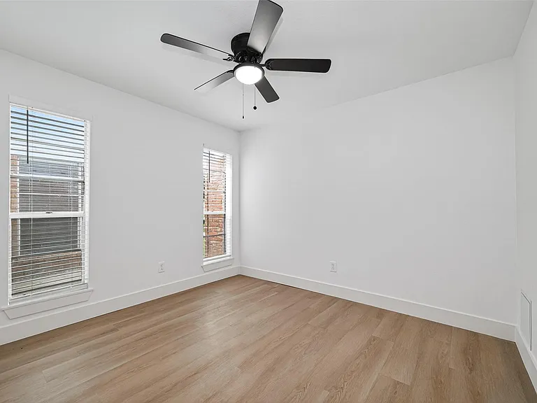 1834 Shadow Rock Dr — Photo 29