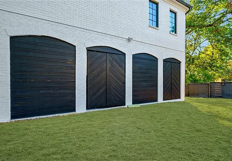 538 Park Dr NE — Photo 59