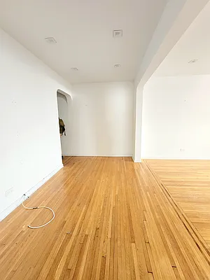 Rented by R New York | media 27