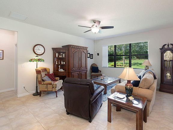 5th image of 469 SE Bancroft Court