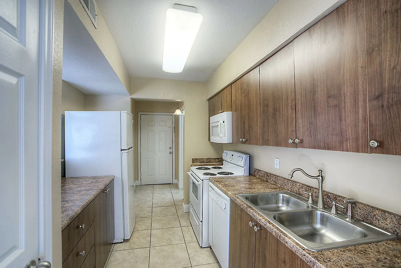 ASHTON PLACE APARTMENTS — Photo 2