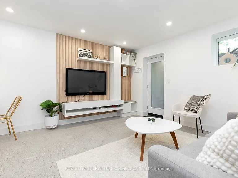 55 Dearbourne Ave #LOWER — Photo 4