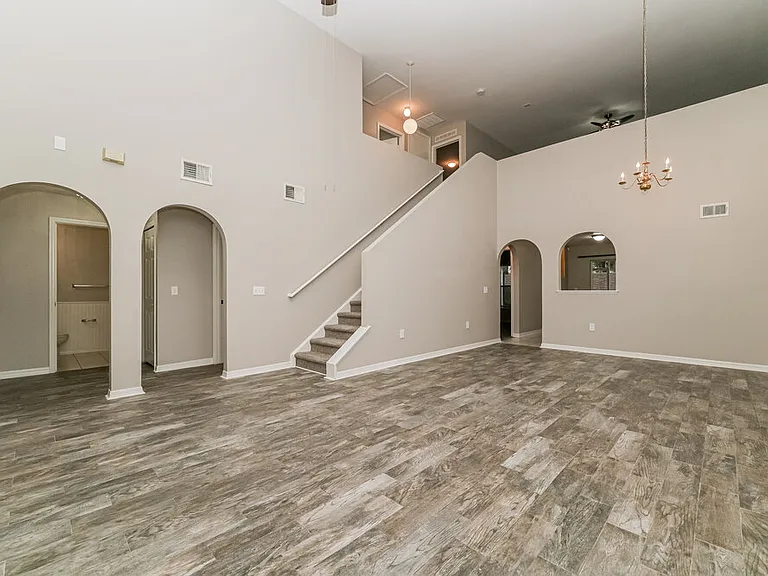 17027 Ongar Ct — Photo 5